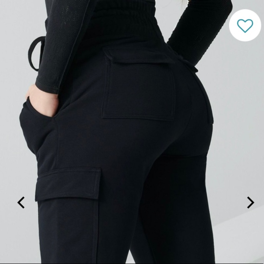 Madeleine Petsch x Fabletics Kylie Cargo Jogger